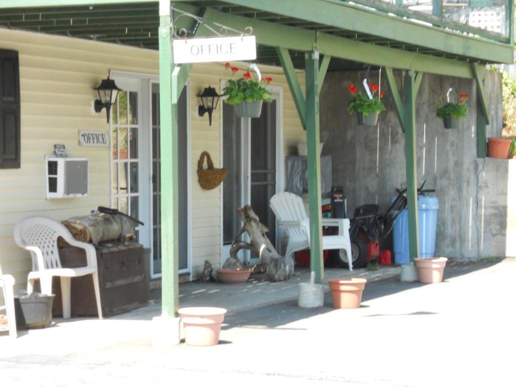 נורת' וודסטוק Autumn Breeze Motor Lodge מראה חיצוני תמונה
